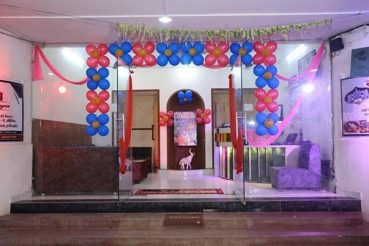 Hotel Kumkum Chhaya Panna Ngoại thất bức ảnh