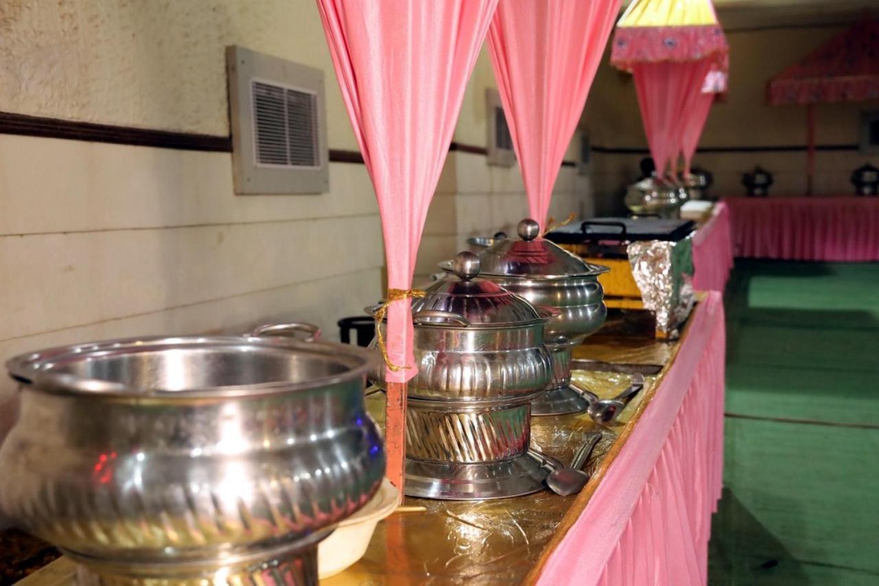 Hotel Kumkum Chhaya Panna Ngoại thất bức ảnh